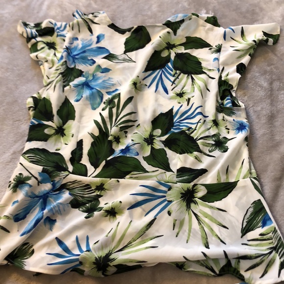 NWT banana republic floral ruffle top - Picture 6 of 6